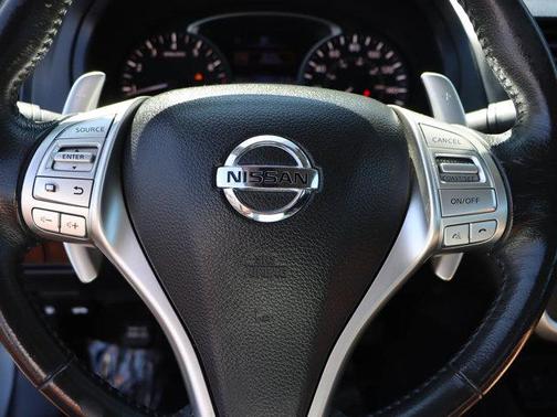 Photo 5 of 31 of 2017 Nissan Altima 2.5 SR