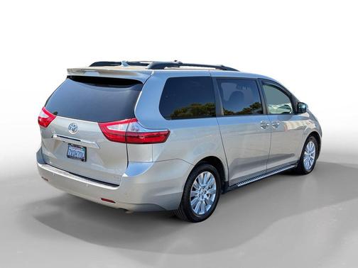 Creme Brulee 2017 Toyota Sienna Limited Premium