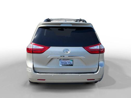 Creme Brulee 2017 Toyota Sienna Limited Premium