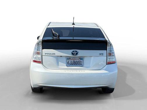2010 Toyota Prius III