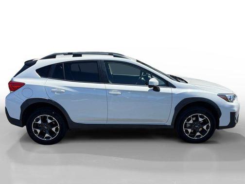 Crystal White Pearl 2019 Subaru Crosstrek 2.0i Premium