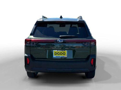 Deep Emerald Green Pearl 2026 Subaru Outback Premium