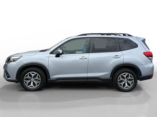 Ice Silver Metallic 2022 Subaru Forester Premium