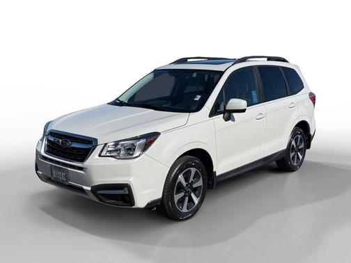 Crystal White Pearl 2018 Subaru Forester 2.5i Premium