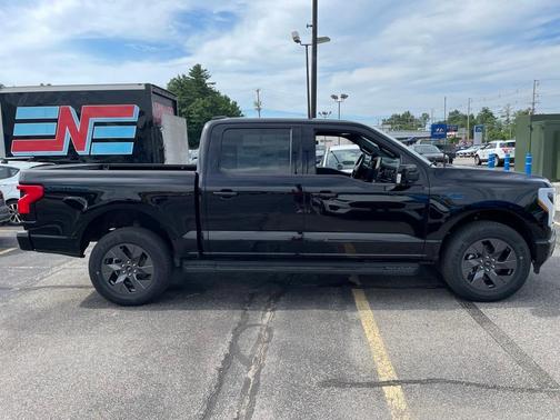 2025 Ford F-150 Lightning LARIAT