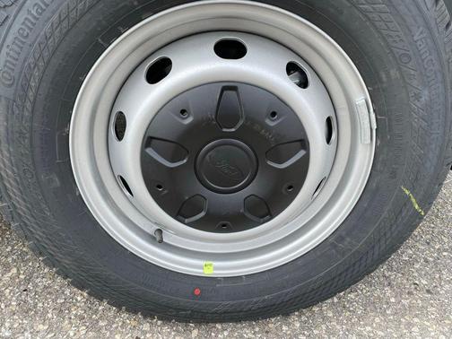 Oxford White 2026 Ford Transit-250 148 WB Medium Roof Cargo