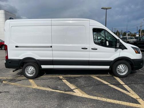2025 Ford Transit-250 148 WB Medium Roof Cargo