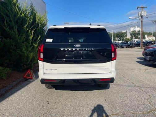 Star White 2027 Ford Expedition Max Platinum