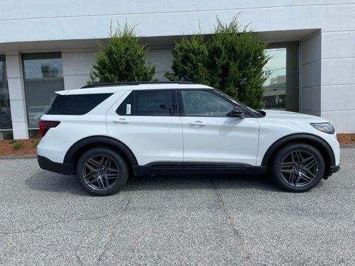 Star White 2026 Ford Explorer ST