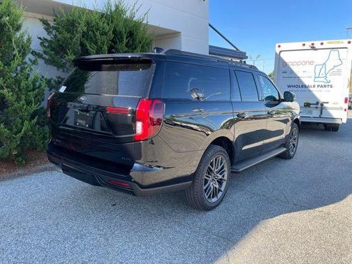 Agate Black 2026 Ford Expedition Max Platinum