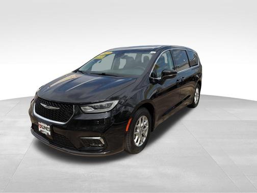 Brilliant Black Crystal Pearlcoat 2023 Chrysler Pacifica Touring-L