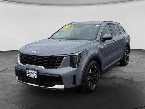 Everlasting Silver 2024 Kia Sorento S