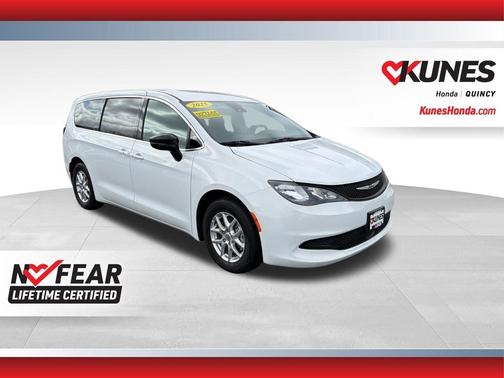 Bright White Clearcoat 2025 Chrysler Voyager LX