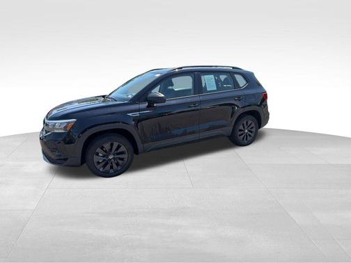 Deep Black Pearl Effect 2024 Volkswagen Taos 1.5T S