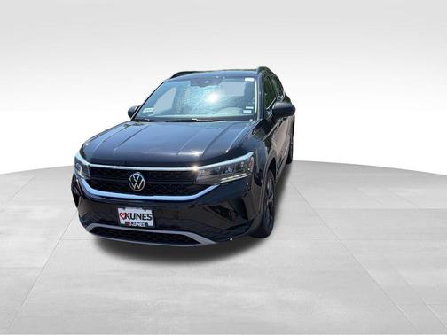 Deep Black Pearl Effect 2024 Volkswagen Taos 1.5T S