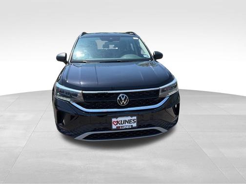 Deep Black Pearl Effect 2024 Volkswagen Taos 1.5T S