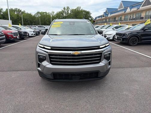 Sterling Gray Metallic 2025 Chevrolet Traverse LT