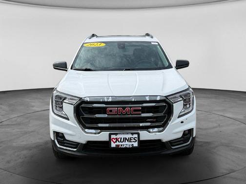 Summit White 2023 GMC Terrain AT4