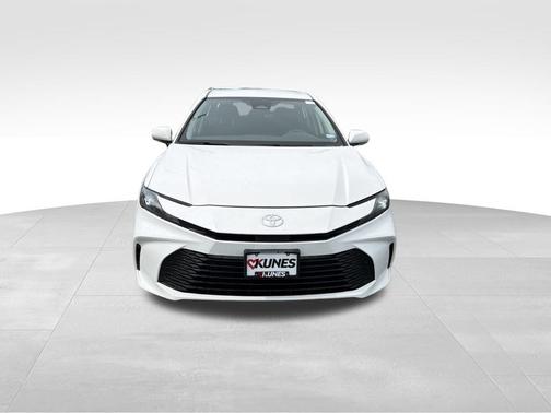 Ice 2025 Toyota Camry LE