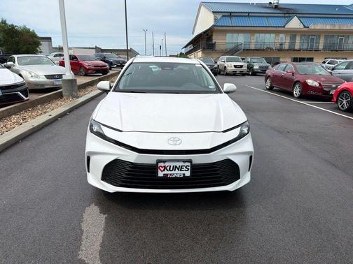 Ice 2025 Toyota Camry LE