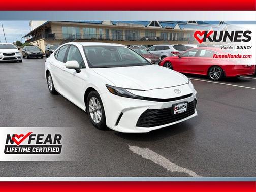 Ice 2025 Toyota Camry LE