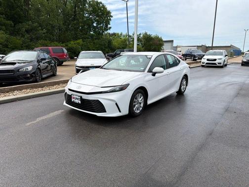 Ice 2025 Toyota Camry LE