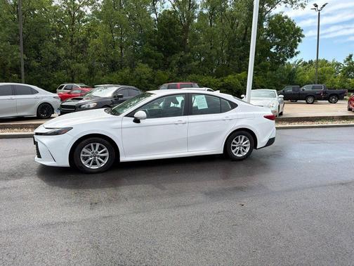 Ice 2025 Toyota Camry LE