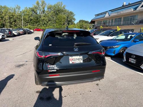Crystal Black Pearl 2027 Honda HR-V Sport