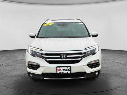 White 2016 Honda Pilot Touring