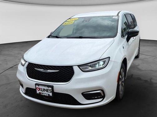 Bright White Clearcoat 2024 Chrysler Pacifica Hybrid Select