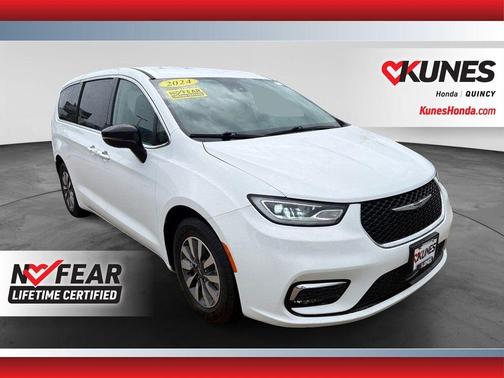 Bright White Clearcoat 2024 Chrysler Pacifica Hybrid Select
