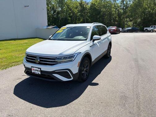 Pure White 2024 Volkswagen Tiguan 2.0T SE