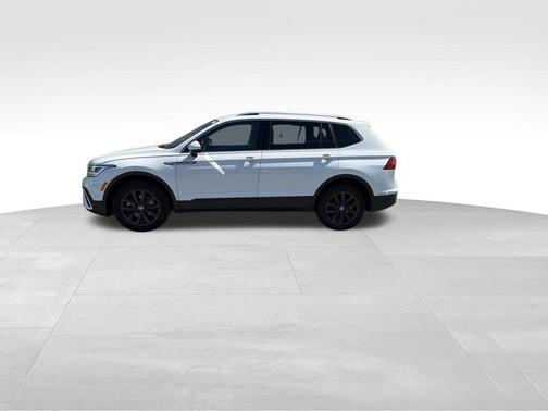 Pure White 2024 Volkswagen Tiguan 2.0T SE