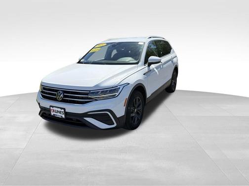 Pure White 2024 Volkswagen Tiguan 2.0T SE