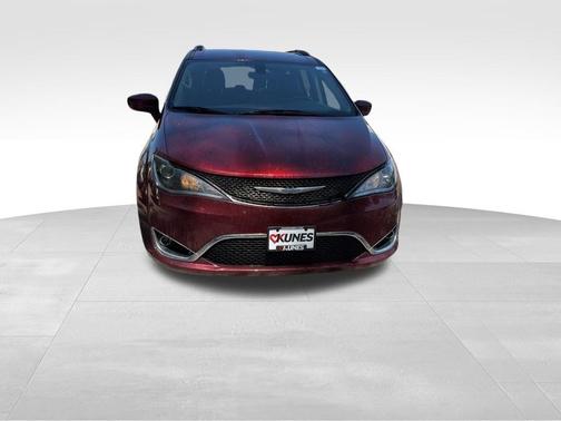 Velvet Red Pearlcoat 2019 Chrysler Pacifica Touring-L