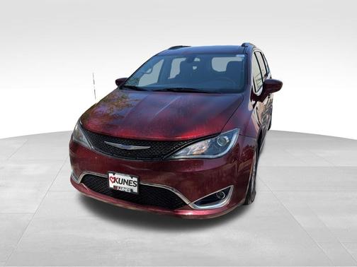 Velvet Red Pearlcoat 2019 Chrysler Pacifica Touring-L