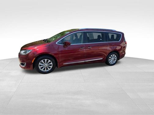 Velvet Red Pearlcoat 2019 Chrysler Pacifica Touring-L