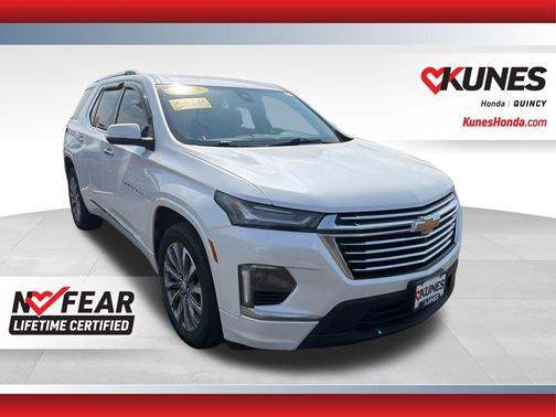 Iridescent Pearl Tricoat 2023 Chevrolet Traverse Premier