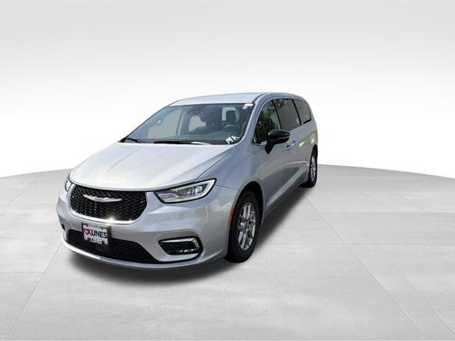 Silver Mist Clearcoat 2024 Chrysler Pacifica Touring-L