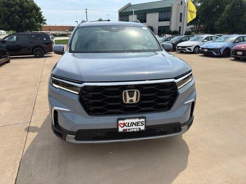 Modern Steel Metallic 2025 Honda Pilot Elite