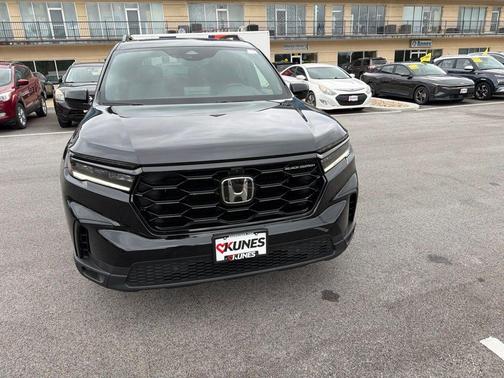 Crystal Black Pearl 2025 Honda Pilot Black Edition