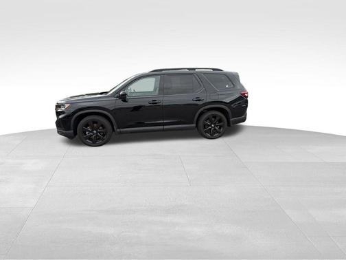 Crystal Black Pearl 2025 Honda Pilot Black Edition