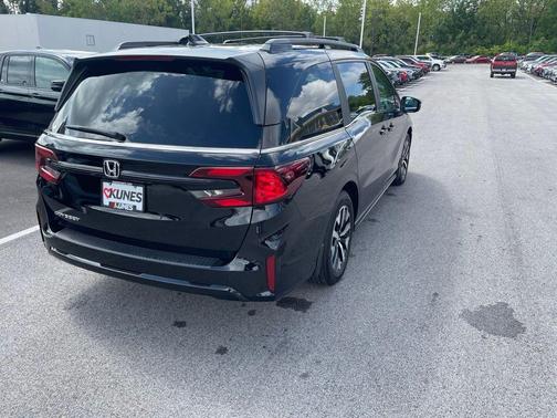 Crystal Black Pearl 2026 Honda Odyssey EX-L