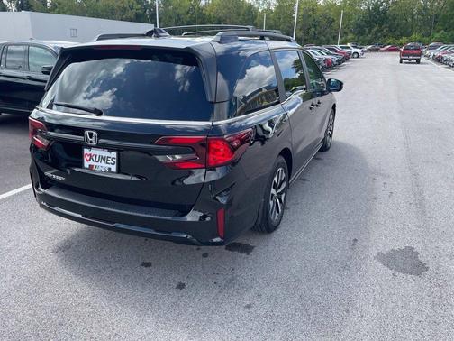 Crystal Black Pearl 2026 Honda Odyssey EX-L