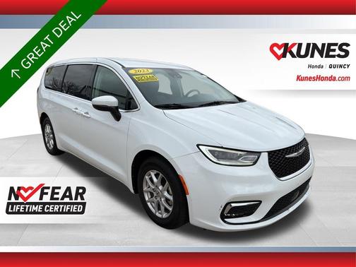 Bright White Clearcoat 2023 Chrysler Pacifica Touring-L