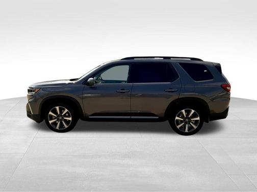 Gray 2025 Honda Pilot Elite