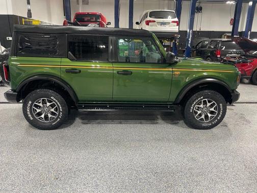 Eruption Green Metallic 2023 Ford Bronco Badlands