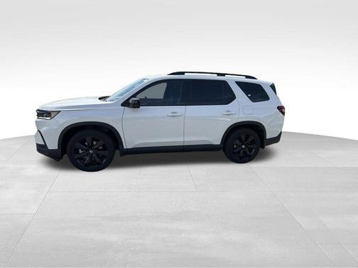 White 2024 Honda Pilot Elite