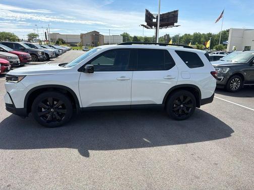 White 2024 Honda Pilot Elite