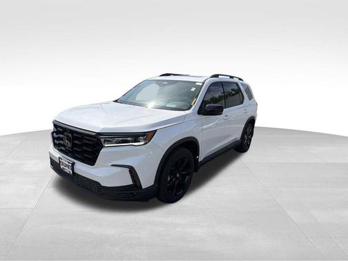 White 2024 Honda Pilot Elite